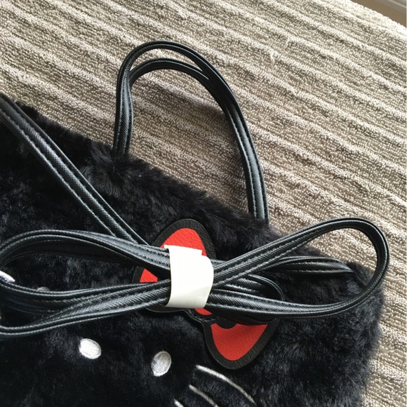 Furry Hello Kitty Tote - Picture 2 of 6